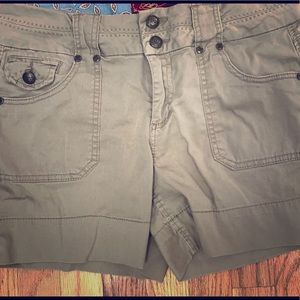 Soft and comfortable One 5 One Khaki Shorts